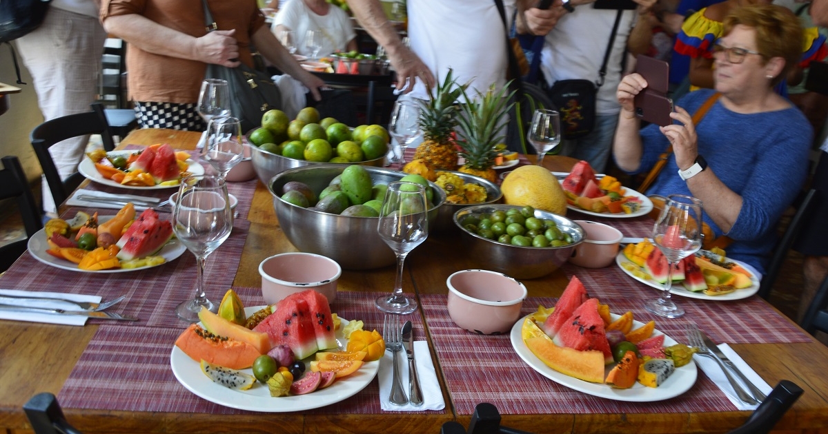 Kávé, vágott virág, marhahús